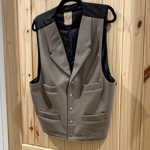 Stylish Gray Vest with Black Accents
